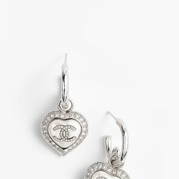 CHANEL crystal  drop heart earrings 💥NEW Collection 2024🔥 - Picture 5 of 7